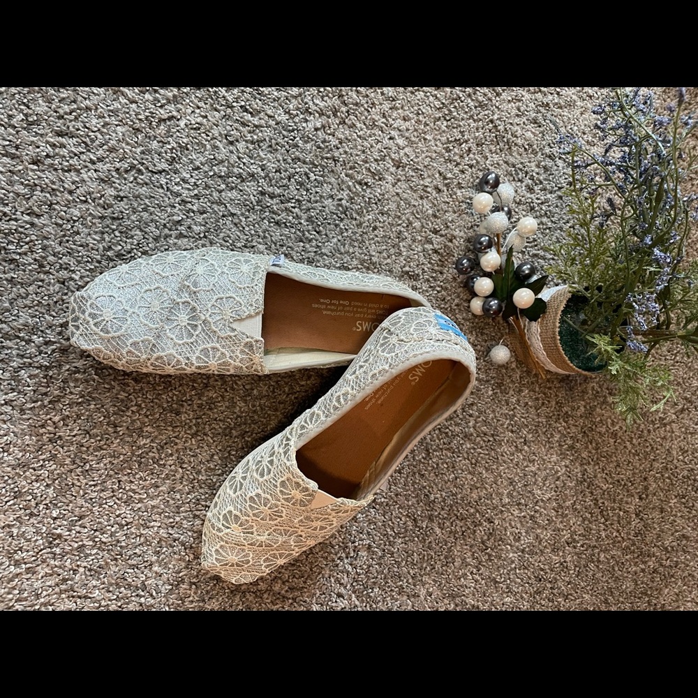 Silver lace TOMS
